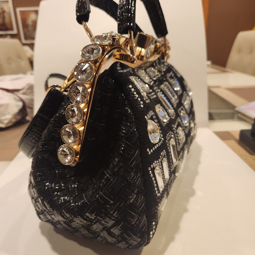 Tucci. Women's bag in black. Made of genuine patent leather. Accessories - Picture 4 of 12